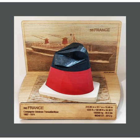 SS FRANCE 1/200 3D Funnel on display stand